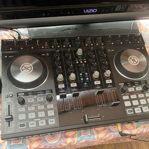 TRACTOR MK3 s4  controller mint condition